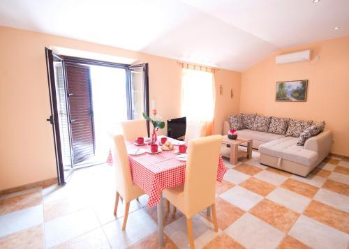 Apartments Radonicic