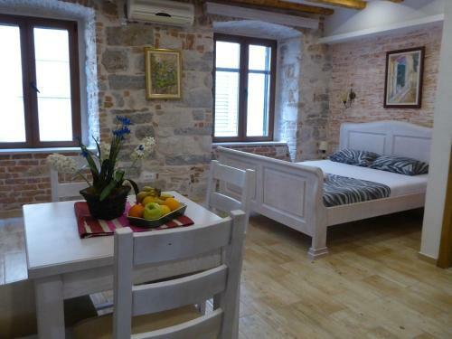 Hostal Apartments ?uki?