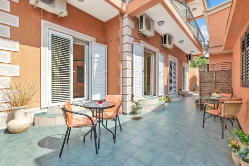 Apartments Vukotic I