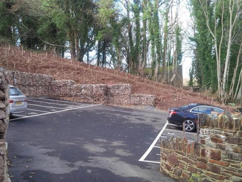 Spacious Holiday Home In Dartmouth With Private Garden