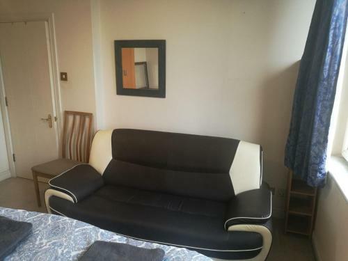 Continental Apartment In West Ealing