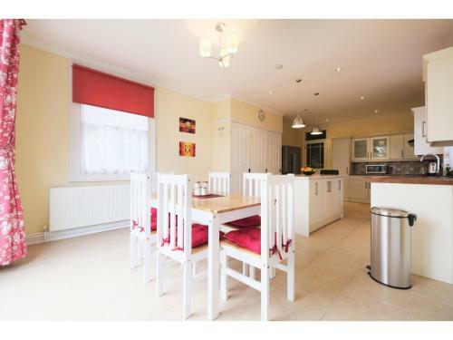 Apartamento Amazing 3-bedroom Garden Flat For 6 In Ealing