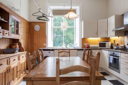 4 Bedroom Apartment Just Off The Meadows Sleeps 10