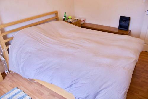 2 Bedroom Apartment With Free Parking Sleeps 4