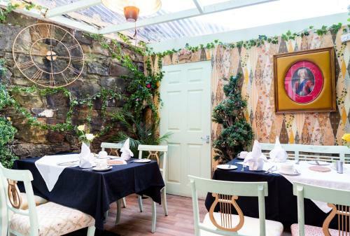Hostal Claremont Guesthouse