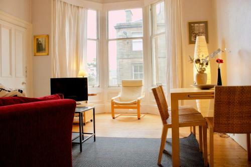 Character Apartment In The Heart Of Morningside