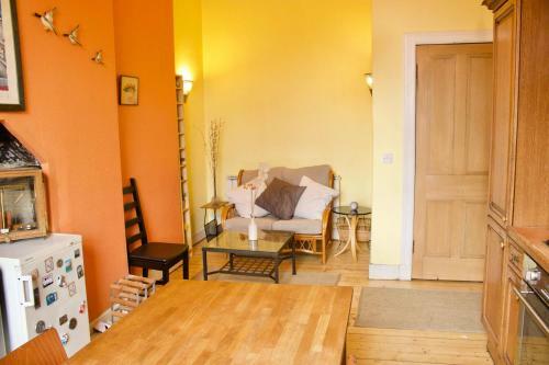 Character Apartment In The Heart Of Morningside