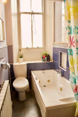 Character Apartment In The Heart Of Morningside