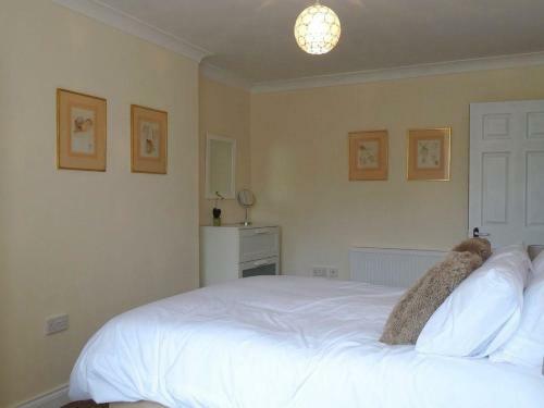 2 Carlton Mews