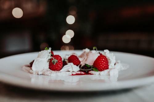 Posada The Eton Mess