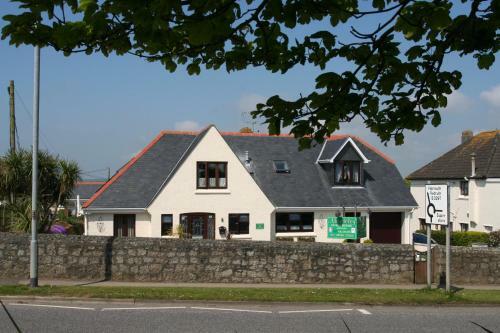 Hostal Mandeley Guest House