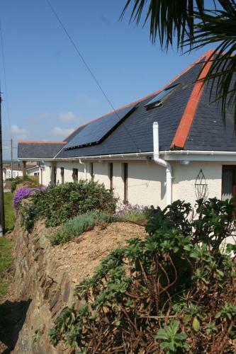 Hostal Mandeley Guest House