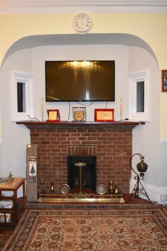 Gatwick Castle B&B