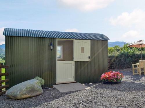 Lake View Shepherds Hut