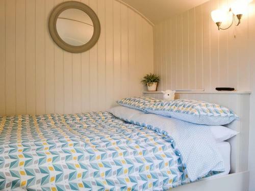 Lake View Shepherds Hut
