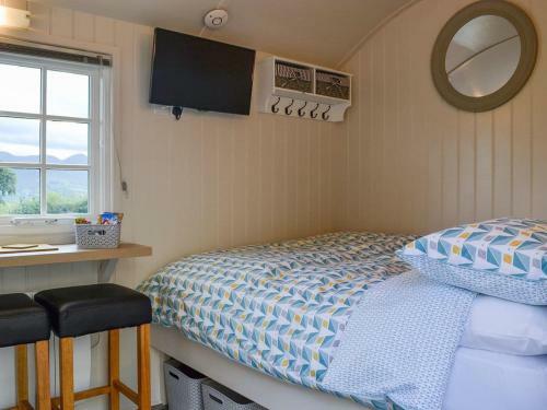 Lake View Shepherds Hut