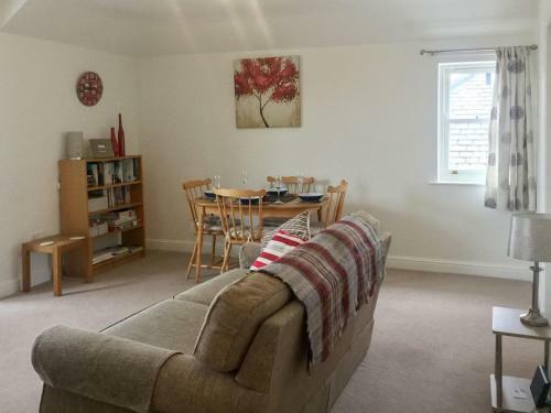 Flat 2 Lonsdale House