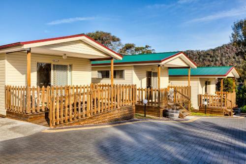 Wintersun Gardens Motel