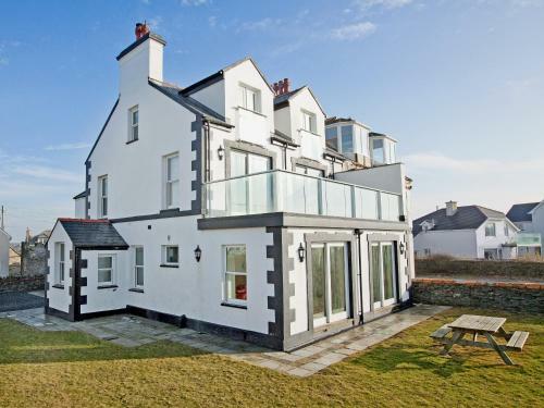Glan Y Mor