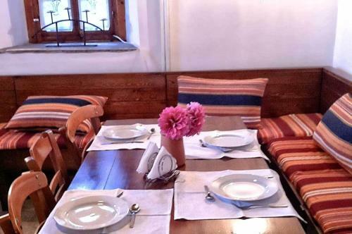 Hostal Alatinos
