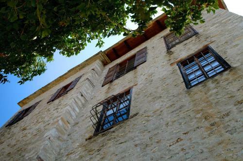 Hostal Alatinos