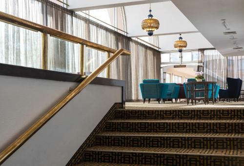Seven Arches Hotel