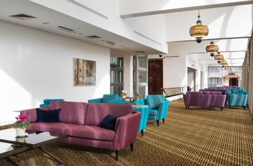 Seven Arches Hotel