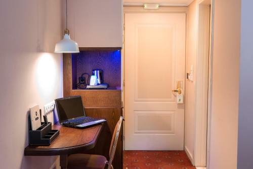Pella Hotel