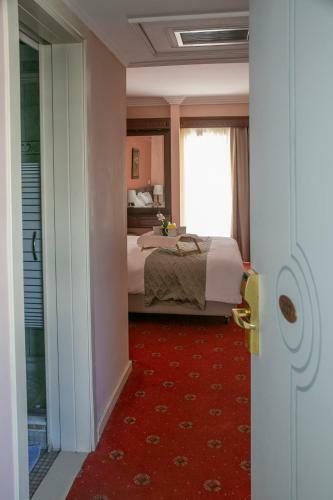 Pella Hotel