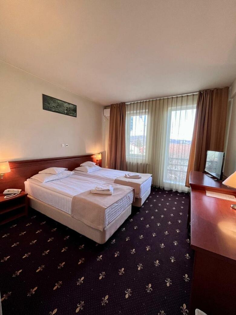 Seven Hotel