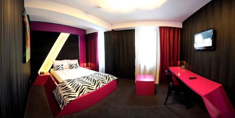 Plaza V Hotel