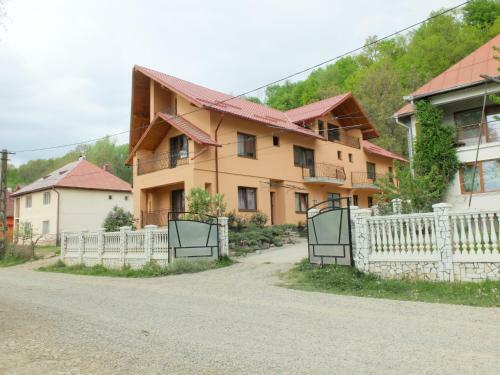 Hostal Dupa Apa La Razvan