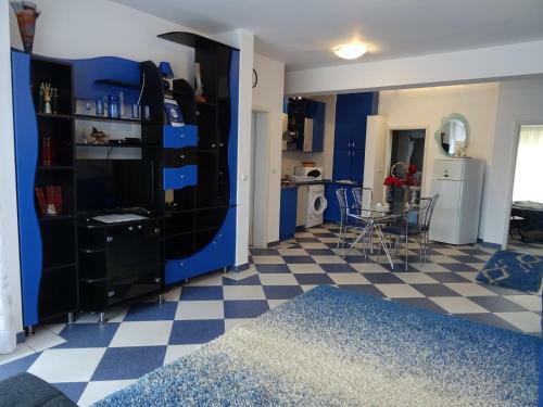 Club Topaz Apartments