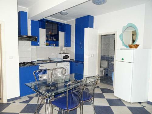 Club Topaz Apartments