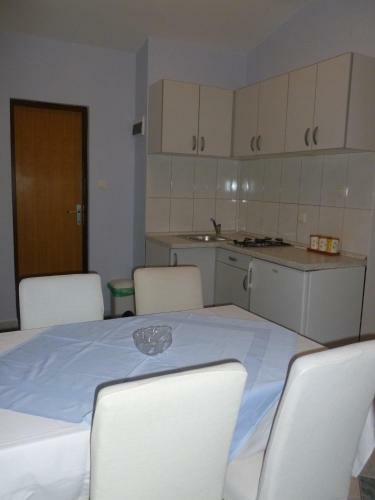 Apartments Tisno