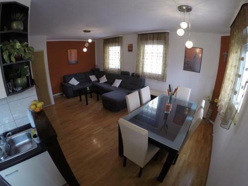 Apartments With Wifi Omis - 12525
