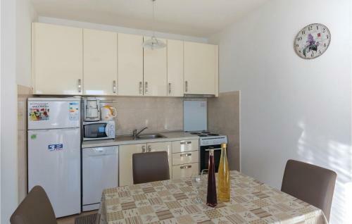 One-bedroom Apartment Klek With Sea View 02