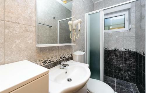 One-bedroom Apartment Klek With Sea View 02