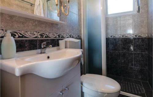 One-bedroom Apartment Klek With Sea View 02