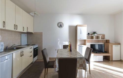 One-bedroom Apartment Klek With Sea View 02