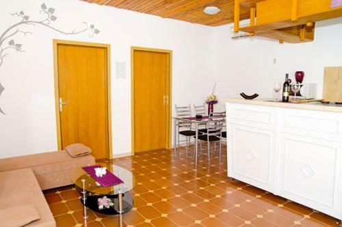 Apartments Mara