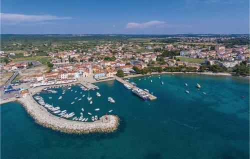 Two-bedroom Apartment In Fazana