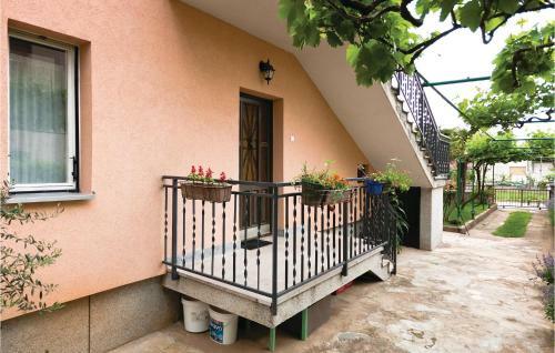 Two-bedroom Apartment In Fazana