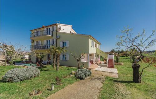Four-bedroom Apartment In Fazana