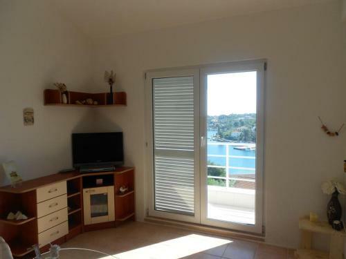 Apartments By The Sea Necujam, Solta - 11336
