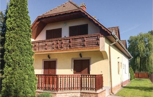 Three-bedroom Holiday Home In Balatonfenyves