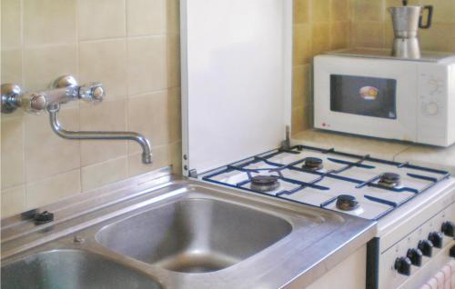 Three-bedroom Holiday Home In Balatonfenyves