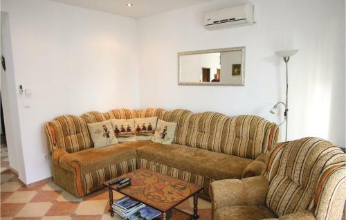 Two-bedroom Holiday Home In Balatonboglar