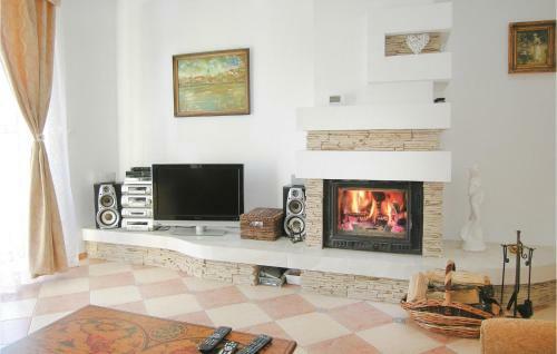 Two-bedroom Holiday Home In Balatonboglar