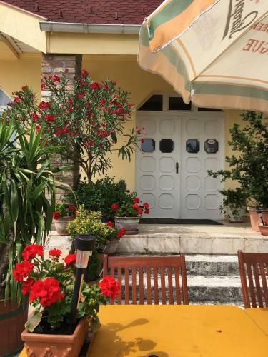 Hostal Eva Rooms